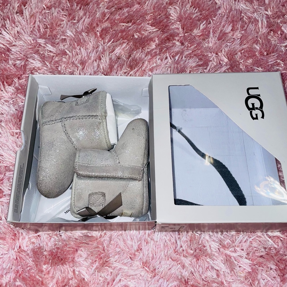 Infant Ugg boots Jesse Bow II Shimmer Size 02/03 Small (6-12months)